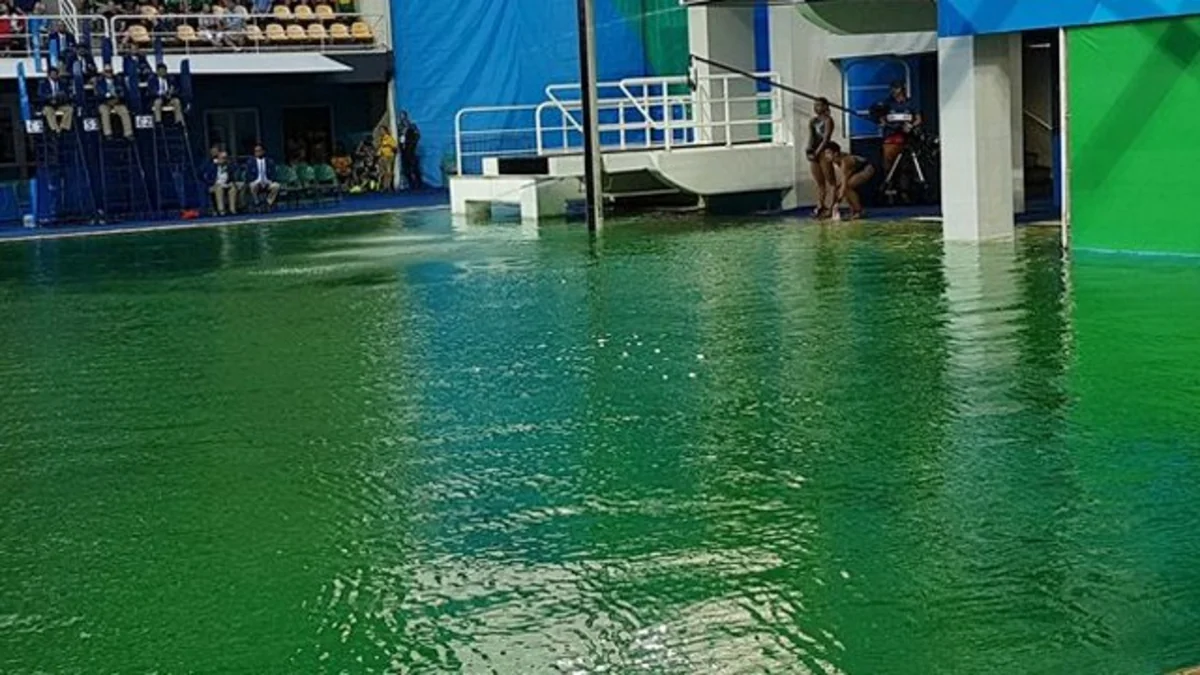 ​Rio-2016da hovuzdakı suyun rəngi dəyişib - VİDEO