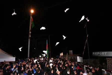 Şuşa-Xankəndi yolunda keçirilən aksiyanın iştirakçıları havaya göyərçin buraxıblar