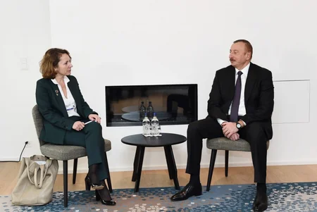 Prezident İlham Əliyev Davosda “SUEZ GROUP”un baş icraçı vitse-prezidenti ilə görüşüb