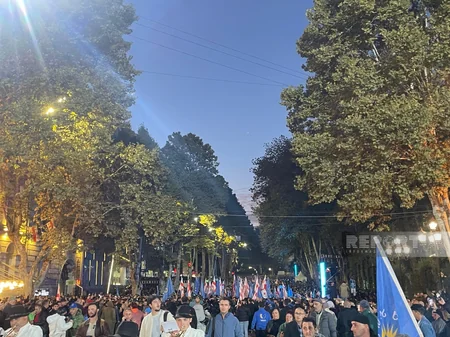 Gürcüstanın hakim partiyası Tbilisidə yekun seçki mitinqini keçirib