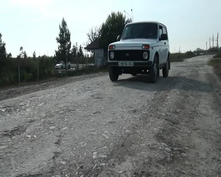 Kürdəmirdə əlli il əvvəl tikilən yol bərbad vəziyyətə düşüb - REPORTAJ