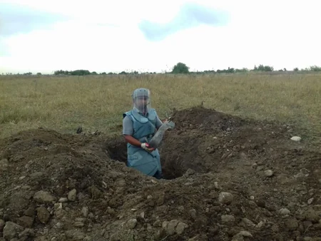 Tərtərdə 2 ədəd Qrad raketinin mühərrik hissəsi tapılıb