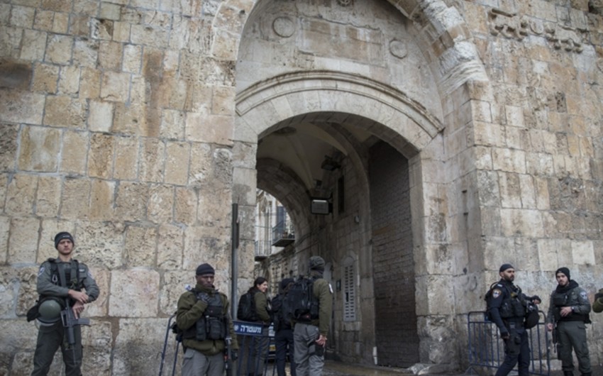 Three terrorists open fire on police in Jerusalem