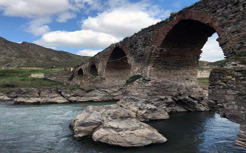 Deputat vətəndaşları işğaldan azad olunan ərazilərə icazəsiz getməməyə çağırıb