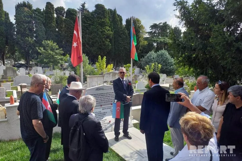 İstanbulda Nuri Paşa və 27 əsgərin dəfn edildiyi məzarlar ziyarət olunub