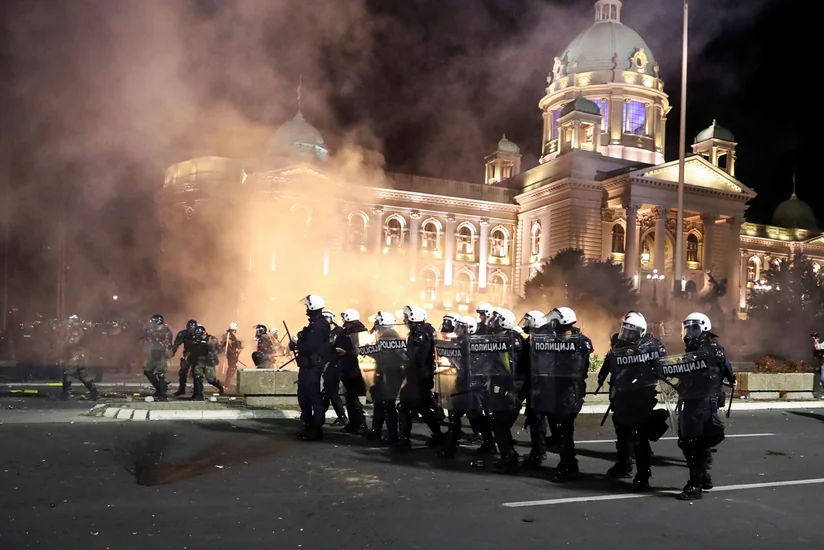 Belqradda baş verən iğtişaşlarda yaralananlar var