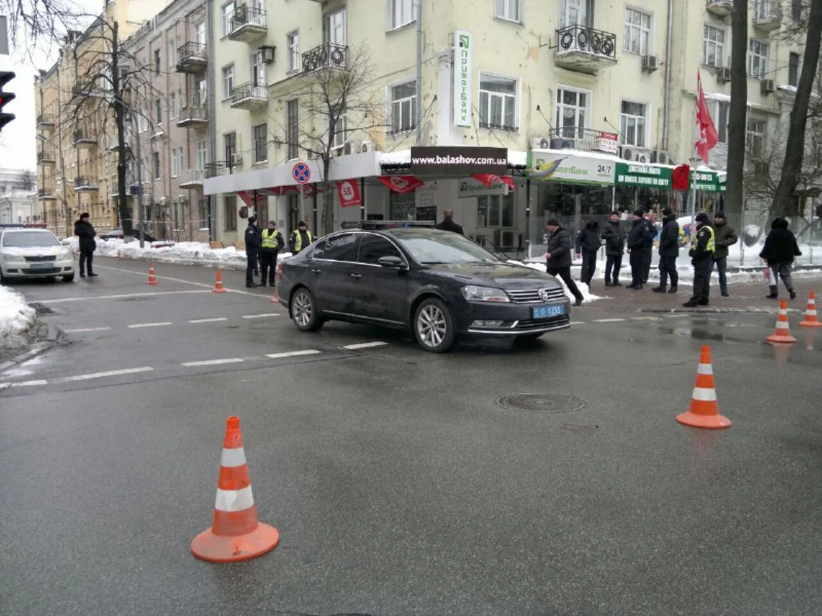В центре Киева кортеж Порошенко сбил пенсионера