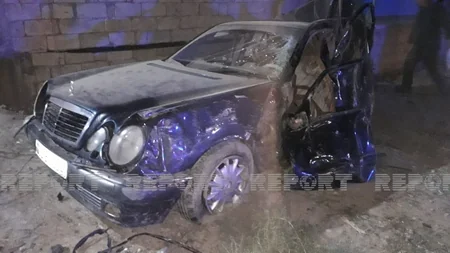 Kürdəmirdə baş verən qəzada avtomobil yararsız hala düşdü