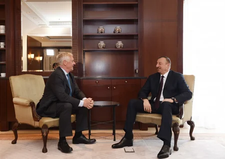 Prezident İlham Əliyev Berlində “Airbus Group” şirkətinin icraçı vitse-prezidenti ilə görüşüb