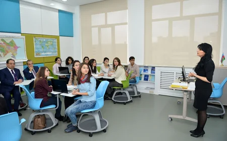 Təhsil naziri SABAH qrupları üçün yaradılan auditoriyada Açıq dərsi izləyib
