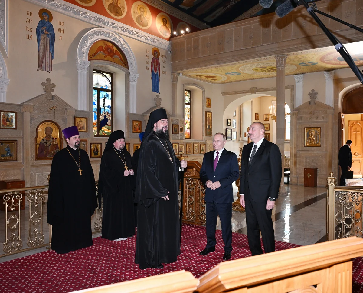 Azerbaijani, Russian presidents visit Holy Myrrhbearers Cathedral