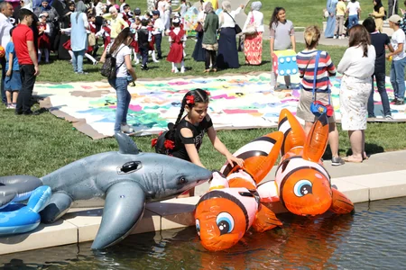 Heydər Əliyev Mərkəzinin parkında Uşaq festivalı keçirilib