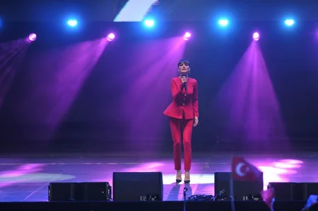 Heydər Əliyev Mərkəzinin parkında Bakının azad edilməsinin 100 illiyi münasibəti ilə konsert olub