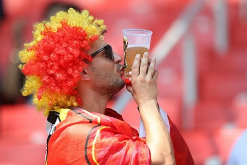 Futbol azarkeşləri Çempionlar və Avropa Liqası matçlarında spirtli içki ala biləcəklər