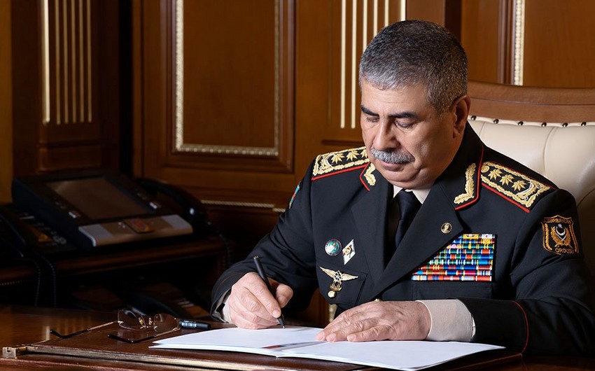 Azerbaijani defense minister extends condolences to Turkish side