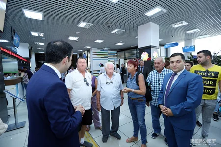 ASAN VİZAya müraciət edən 100 yaşlı turist ASAN xidmət mərkəzinin fəaliyyəti ilə tanış olub