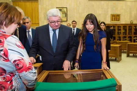 Moskvada Nəsiminin büstünün təntənəli açılış mərasimi olub