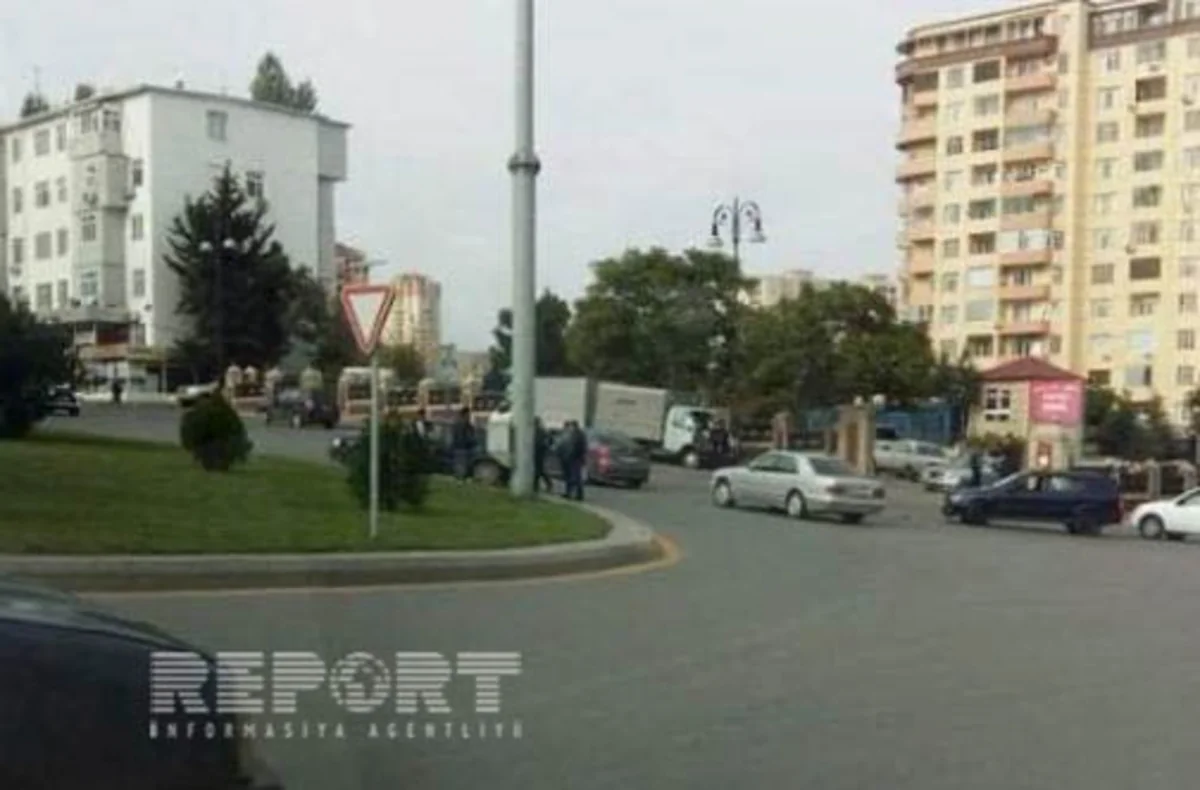 Paytaxtın Nəsimi rayonunda yol qəzası baş verib - FOTO