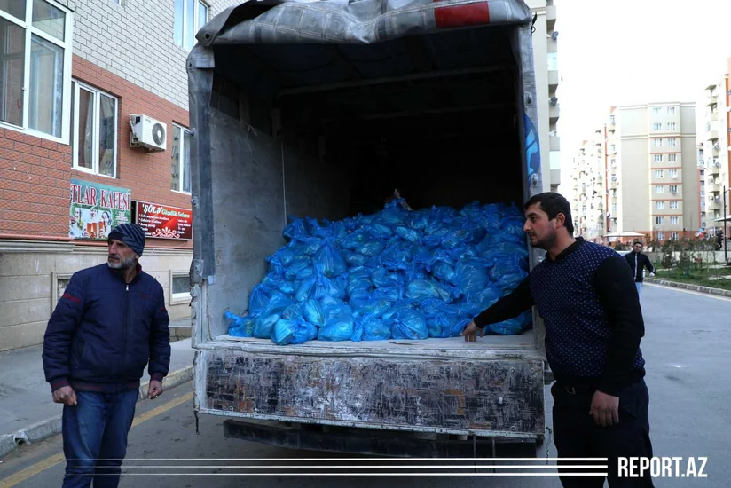 Məcburi köçkün ailələrə bayram sovqatı paylanıb