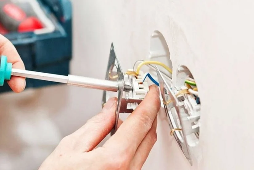 Sabirabadda 60 yaşlı kişini elektrik cərəyanı vurub