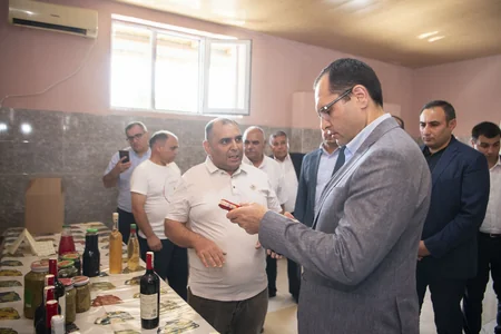 Məcnun Məmmədov Şamaxıdakı müəssisələrin fəaliyyəti ilə tanış olub