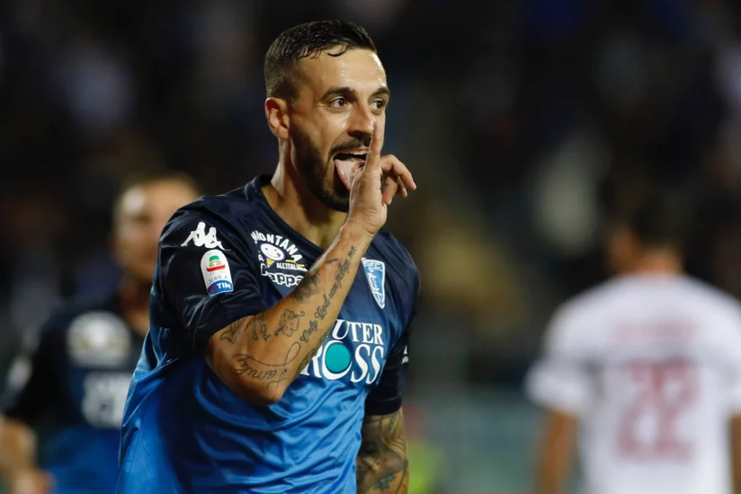 İtaliyalı futbolçu karyerasını başa vurub