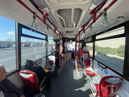 BakuBus avtobuslarında sosial məsafənin gözlənilməsi qaydaları tətbiq edilib