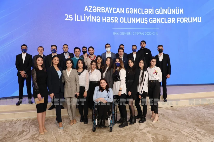 Prezidentlə görüşdə iştirak edən gənclər: Dövlət başçısı bizə tövsiyələr verdi