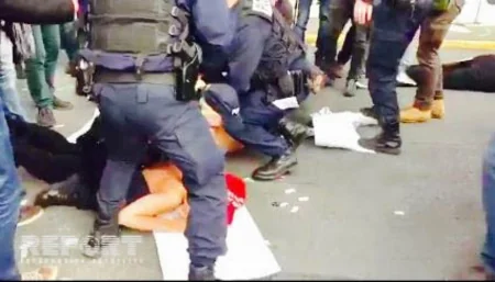 Fransada Milli Cəbhə liderinin əleyhinə etiraz aksiyası keçirilib - FOTO