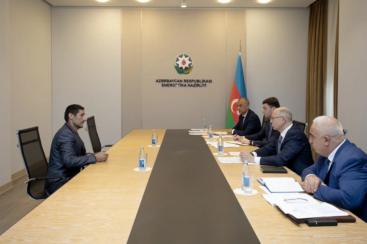 Pərviz Şahbazov nazirlikdə vətəndaşları qəbul edib