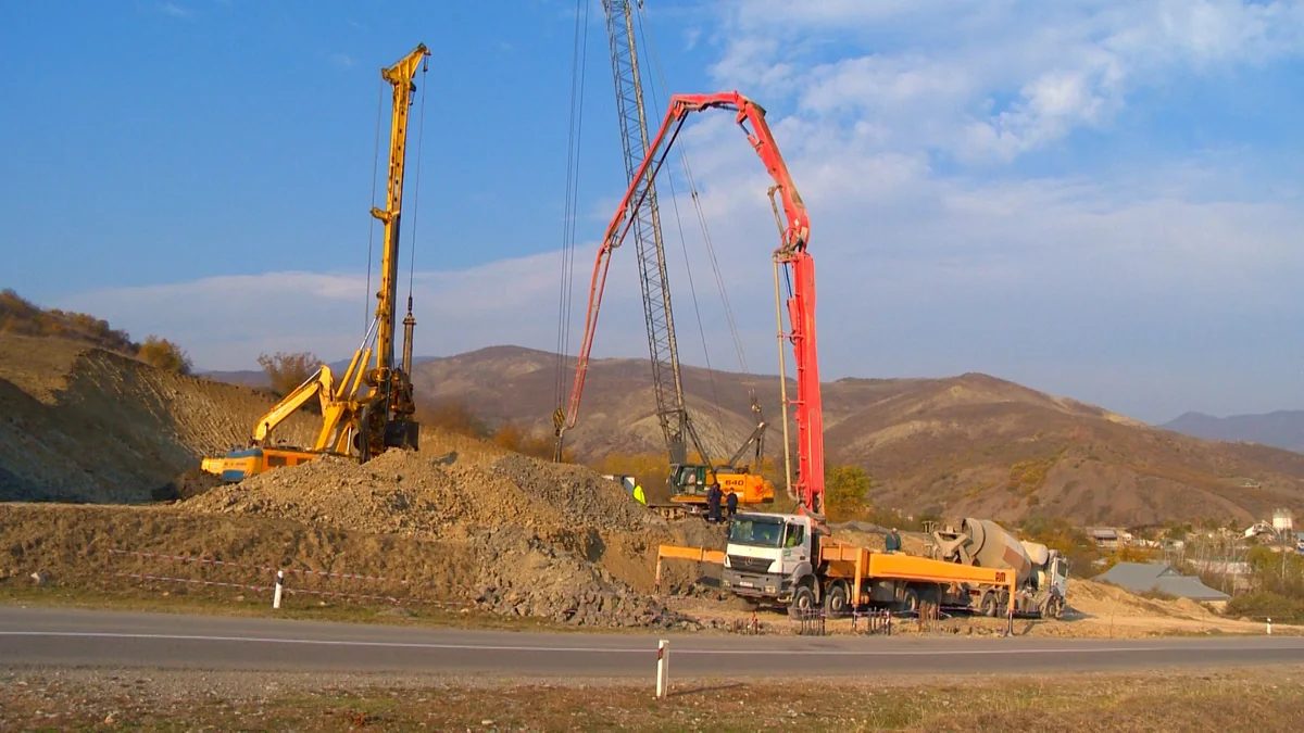 Muğanlı-İsmayıllı-Qəbələ yolunun yenidən qurulmasına başlanılıb