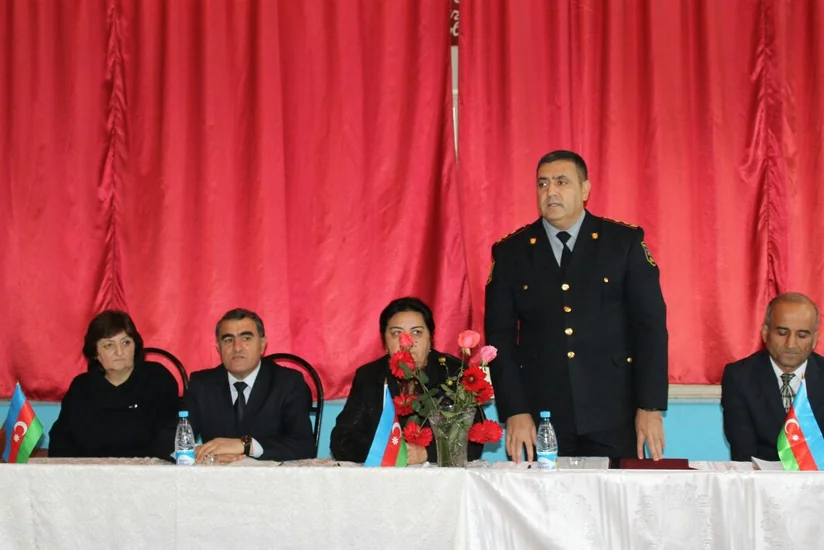 Qazaxda polis əməkdaşları ilə şagirdlər arasında görüş keçirilib