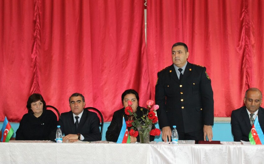 Qazaxda polis əməkdaşları ilə şagirdlər arasında görüş keçirilib