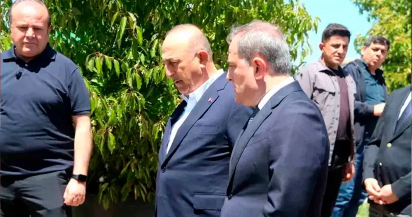 Ceyhun Bayramov Mövlud Çavuşoğluya başsağlığı vermək üçün Alanyaya gedib