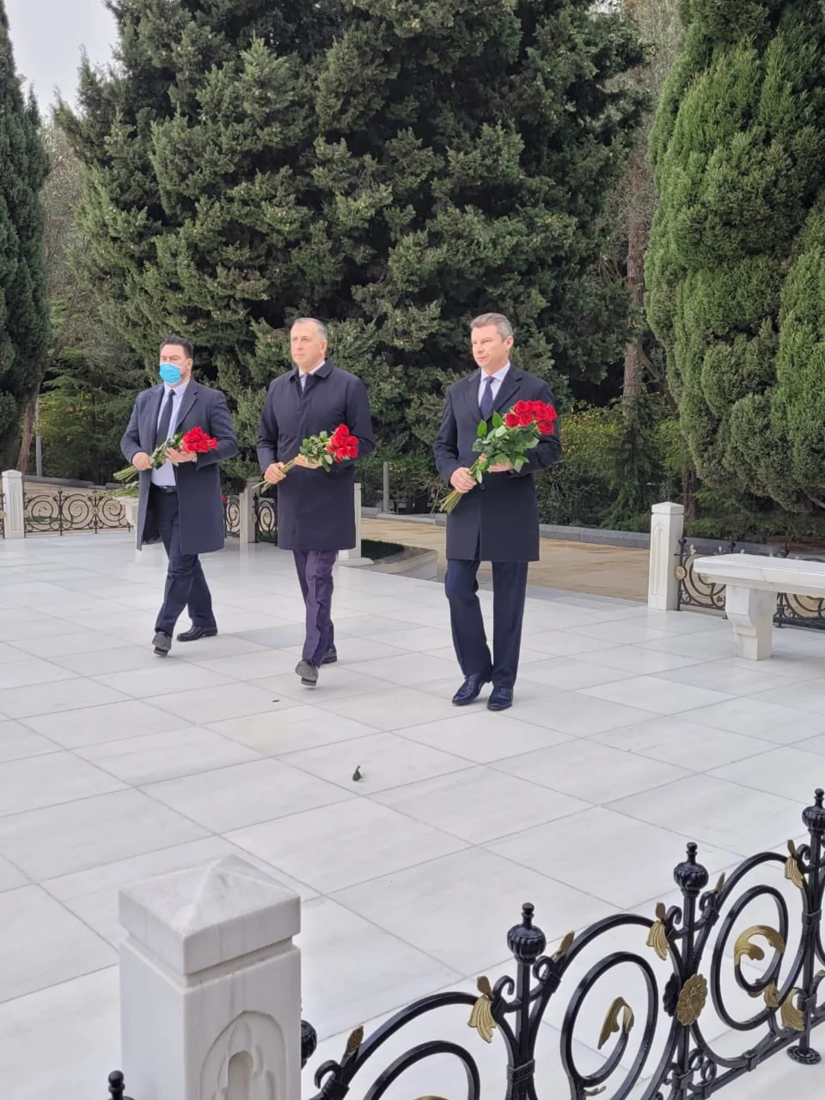 Ukraynanın Azərbaycandakı səfiri Heydər Əliyevin məzarını ziyarət edib