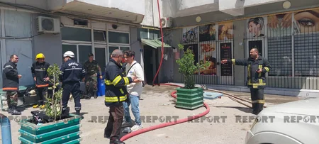 Bakıda yaşayış binasında baş verən yanğın söndürülüb - YENİLƏNİB