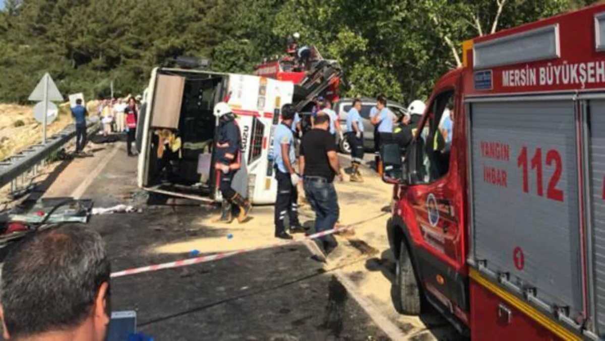 Türkiyədə avtobus aşıb, 3 nəfər ölüb, 30 nəfər yaralanıb