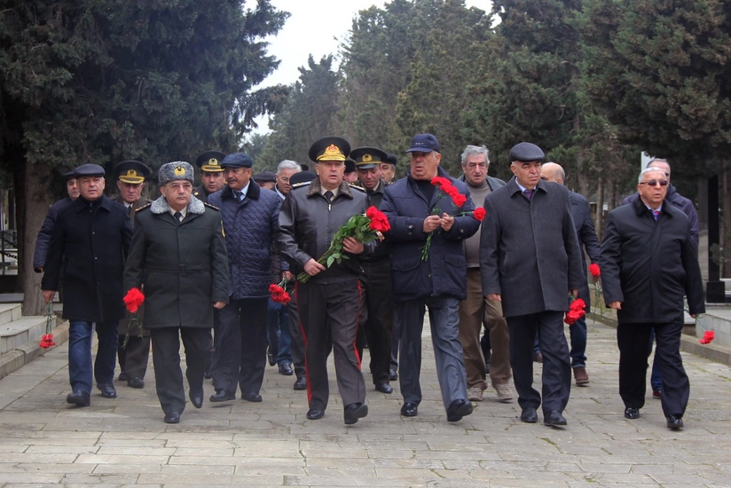 Bakı Ali Ümumqoşun Komandanlıq Məktəbinin sabiq rəhbərlərinin xatirəsi yad olunub - VİDEO