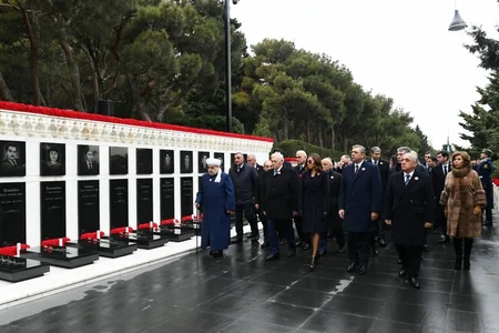 Prezident İlham Əliyev Şəhidlər xiyabanını ziyarət edib - FOTOLAR - YENİLƏNİB