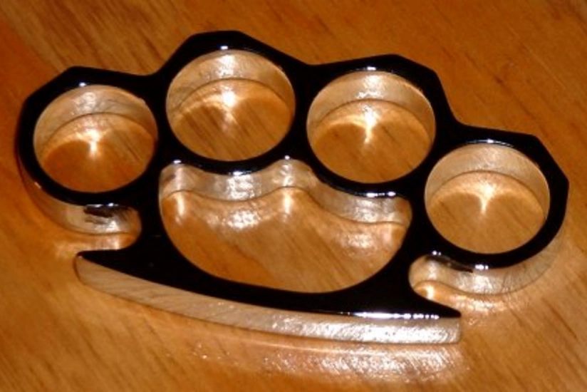 Gədəbəydə kafedə dava düşüb, 35 yaşlı kişi beşbarmaqla vurulub