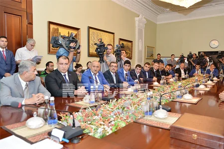 SOCAR prezidenti Bakı 2015də yüksək nəticələr göstərən “Neftçi” İdman Klubunun heyəti ilə görüşüb