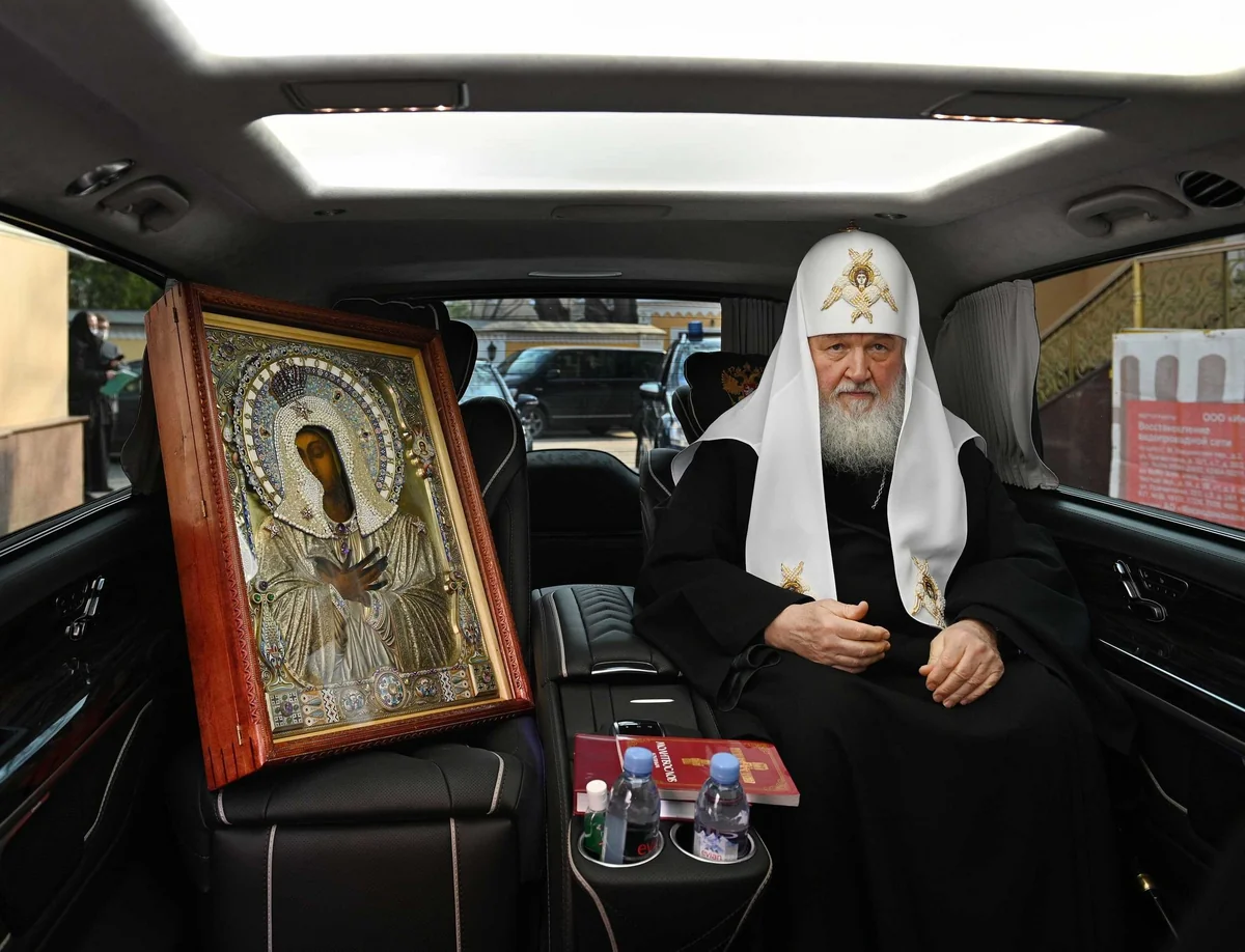 Patriarx Kirill rahibi Mercedesə minməməyə çağırıb