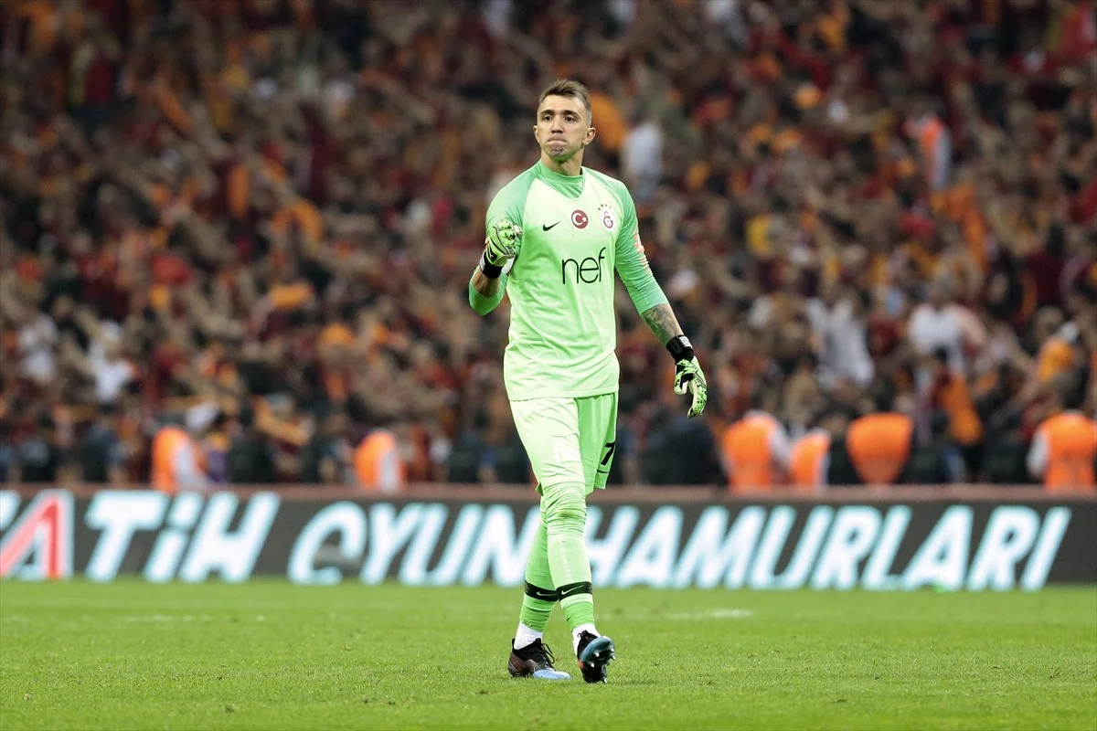 Galatasaray to sign new contract with Muslera