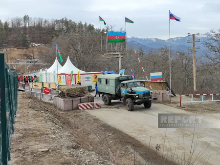 По дороге Ханкенди-Лачын беспрепятственно проехал 71 автомобиль российских миротворцев