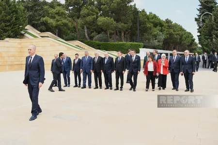 Türkiyə parlamentinin sədri Heydər Əliyevin məzarını, Şəhidlər Xiyabanını və Türk Şəhidliyini ziyarət edib - YENİLƏNİB