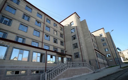 İlham Əliyev və Mehriban Əliyeva Şuşada peşə məktəbinin və kollecin binasına baxış keçiriblər - YENİLƏNİB