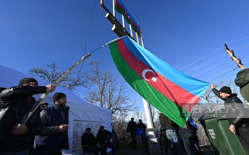Aksiya iştirakçısı: Rusiya sülhməramlılarının müvəqqəti yerləşdiyi ərazilərimizdə sərvətlərimiz talan edilir