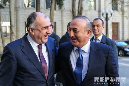 Bakıda Elmar Məmmədyarovla Türkiyə XİN başçısı arasında görüş başlayıb