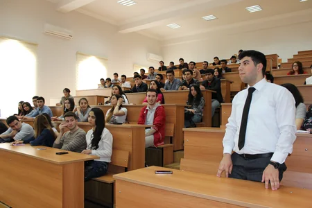 ​“Bakcell” əməkdaşları tələbələrlə görüşüb