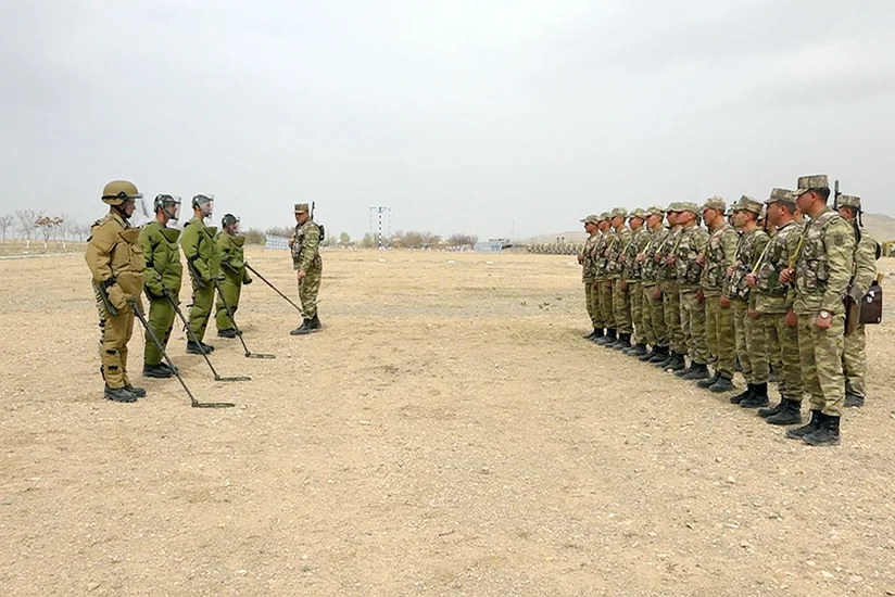 Əlahiddə Ümumqoşun Ordunun mühəndis bölmələrində məşğələlər keçirilir